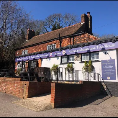 The Rising Sun Inn Hotels near Brands Hatch