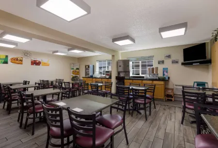 Quality Inn & Suites Medford Airport