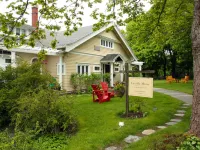 Leaside Manor Hotels near Bowring Park
