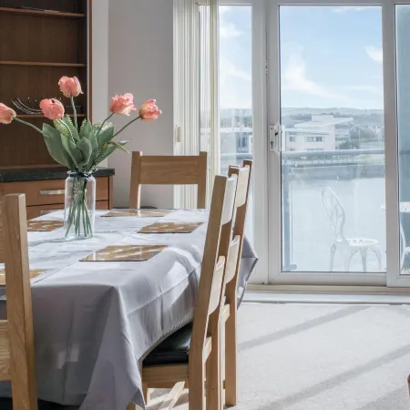 The Penthouse - 3 Bedroom Apartment - Llanelli