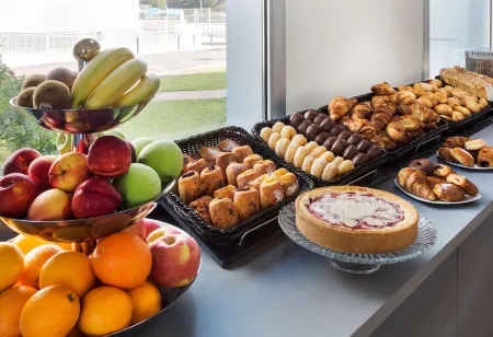 B&B Hotel Barcelona Mollet Отели рядом с достопримечательностью «Masia de Can Coll»