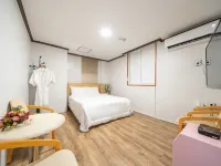 Incheon (Seokmodo) Hotel ボムンサテンプル周辺のホテル