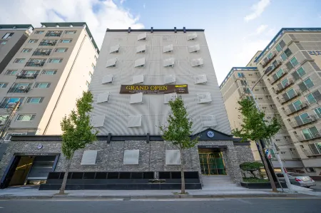 Pohang Daejam-Dong Rich Hotel Отели рядом с достопримечательностью «Пхоханский университет науки и технологии»