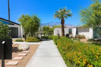 The Paloma Resort - parking