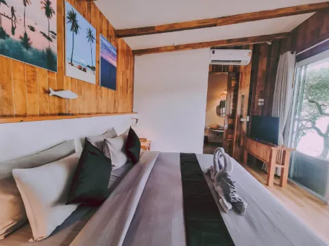 เตียงคิงไซส์ดีลักซ์วิวทะเลชั้นบน