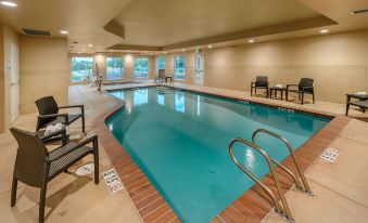 Holiday Inn Express & Suites Red Bluff-South Redding Area