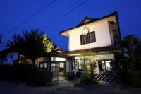 Hitoyoshi Onsen Shirasagiso Hotel di Hitoyoshi