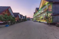 RedDoorz @ Geopark Ciletuh Sukabumi Hotels in Ciemas