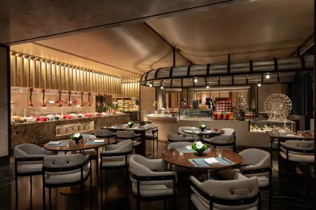 InterContinental Wuxi Taihu New City Отели рядом с достопримечательностью «Baojie Bridge»