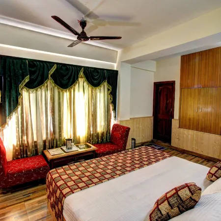Hotel Highway Inn