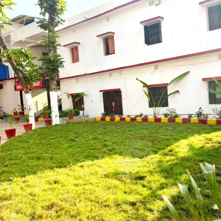 Hotel Swastik "free Pick up from Station & airport"