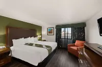 Quality Inn & Suites Near I-480 and I-29 Hotels in Council Bluffs