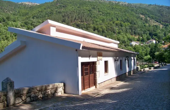 曼泰加什因娜酒店