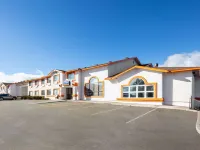 Howard Johnson by Wyndham Williams Hotels near Williams
