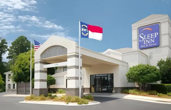 春之湖 - 費耶特維爾自由堡附近舒眠套房酒店