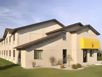 Travelodge by Wyndham Hudsonville - Parking