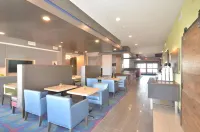Holiday Inn Express & Suites OKLAHOMA CITY MID - ARPT AREA by IHG - breakfast