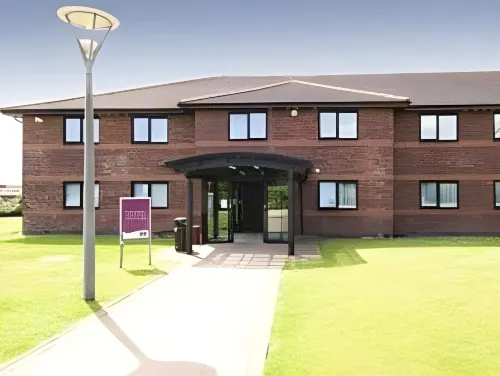 Days Inn by Wyndham Stafford - Parkplatz