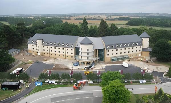 Drayton Manor Hotel