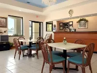 Super 8 by Wyndham Walterboro