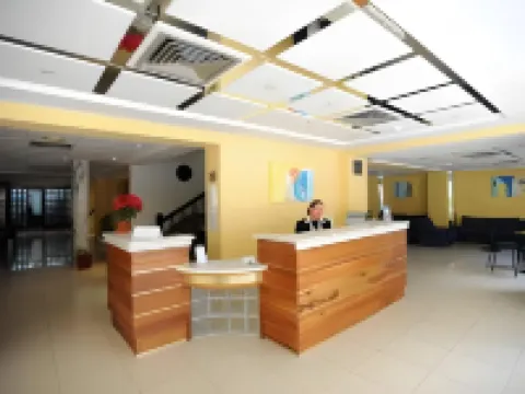 Day's Inn Hotel and Residence