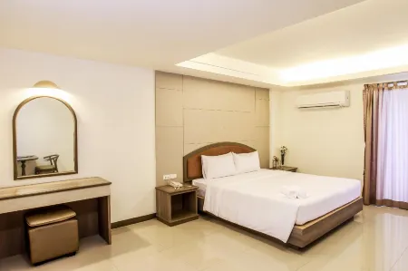 Lee Garden Bangkok Отели рядом с достопримечательностью «Wat Maha But Temple - Mae Nak Shrine»