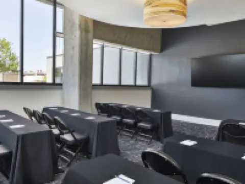 โรงแรม อินดิโก เอเธนส์ ยูนิเวอร์ซิตี้ แอเรีย บาย IHG โรงแรมในเอเธนส์