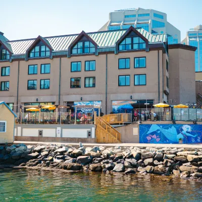 Halifax Marriott Harbourfront Hotel Отели рядом с достопримечательностью «Университет Дэлхаузи»