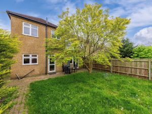 5- Bed Gem in Barnet, Short Let Luxury Awaits