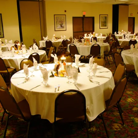 Norwood Inn & Suites Worthington