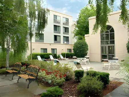 Courtyard Nashua