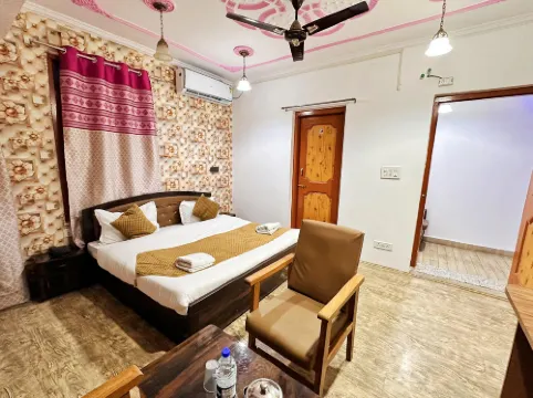 Roseline Inn
