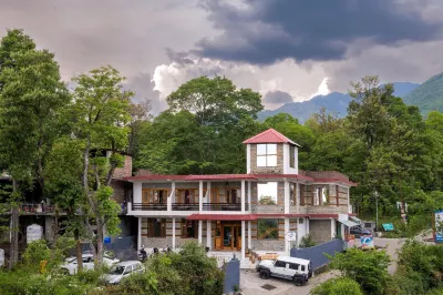 The Birdhouse Villa Hotels near Shiv temple,dhang