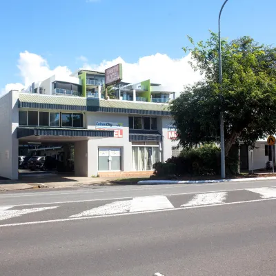 Cairns City Motel Отели рядом с достопримечательностью «Музей Кэрнс»
