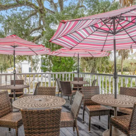 Coombs Inn & Suites