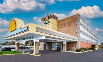 Days Inn by Wyndham Livonia/Canton/Detroit