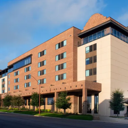 SpringHill Suites Fort Worth Historic Stockyards Отели рядом с достопримечательностью «Бар Billy Bob's Texas»