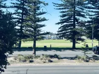 Econo Lodge Dockside Glenelg Hotels in Glenelg