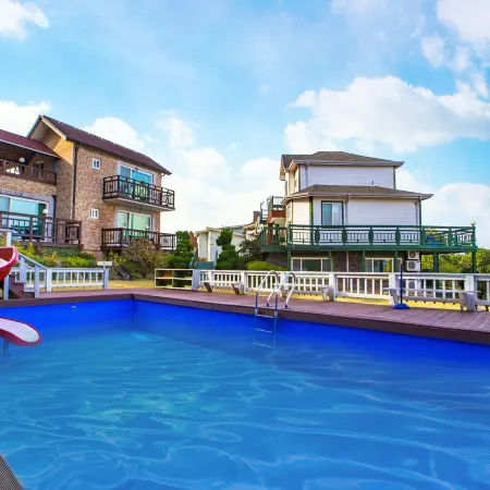 Taean Napoli Pension