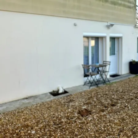 Quiet studio, countryside 5 minutes from town Отели в г. Фондет