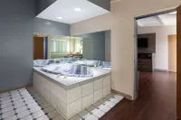Baymont by Wyndham Bay City Hotels in Bay City