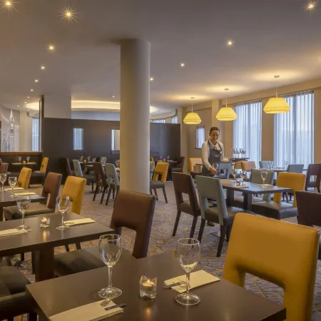 Maldron Hotel Derry Отели рядом с достопримечательностью «Здание Гилдхолл»