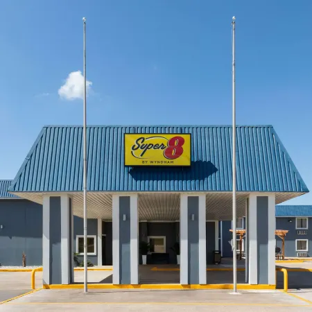 Super 8 by Wyndham Buffalo