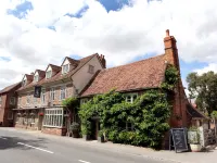 白鹿飯店 The Henley College附近的飯店