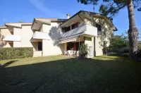 Wonderful villa with private garden in Bibione