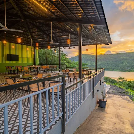 The Hosteller Panshet