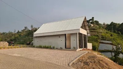 Maple Cabin Hotel dekat BUNKER BATUJAJAR