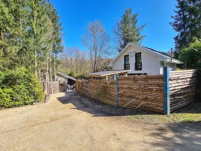 Chalet 4 Pax 15 Minutes from Durbuy with Hot Tub