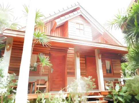 Yotaka@Pai Hotels near Phuket Swing