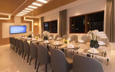 MerPerle Nui Sam Resort Отели рядом с достопримечательностью «Ba Chua Xu Temple»